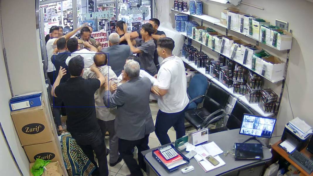 Haraç iddiası ortalığı karıştırdı: Sandalyelerle sopalarla birbirlerine giriştiler! Feci kavgada 7 kişi yaralandı 2